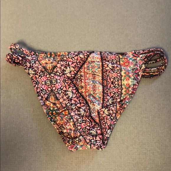 swimsuit bottoms - Picture 2 of 2